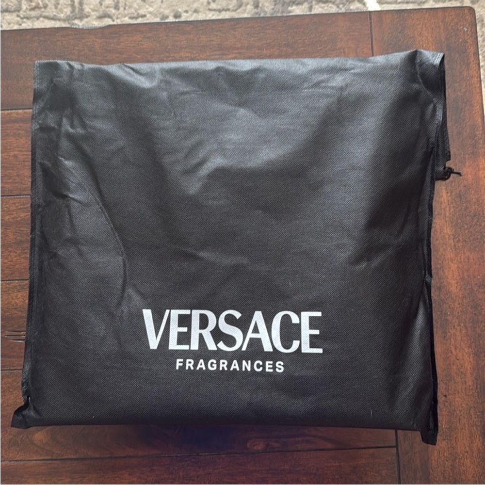 NWB,Versace Black and White Tote Bag
🖤🤍 - Picture 6 of 6